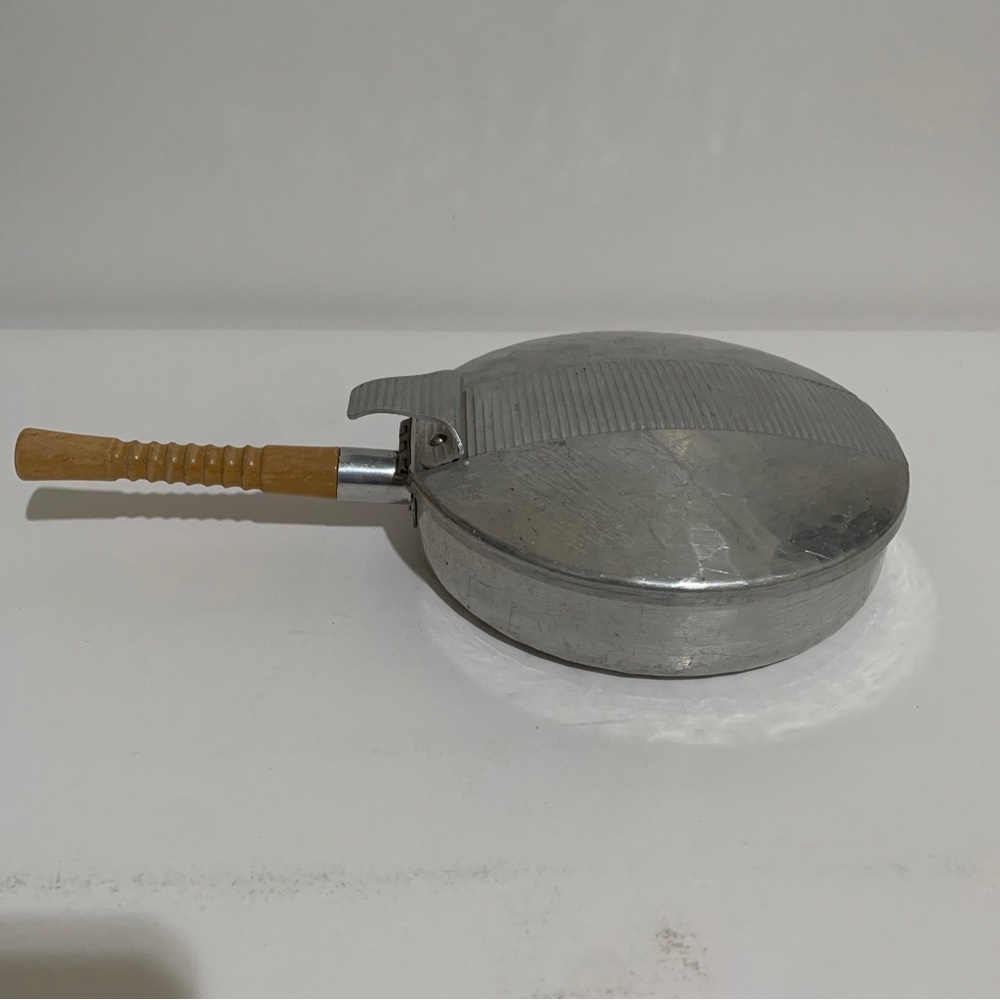 Continental Hand Wrought Corduroy 1505 Silent Butler Wood Handle Vintage